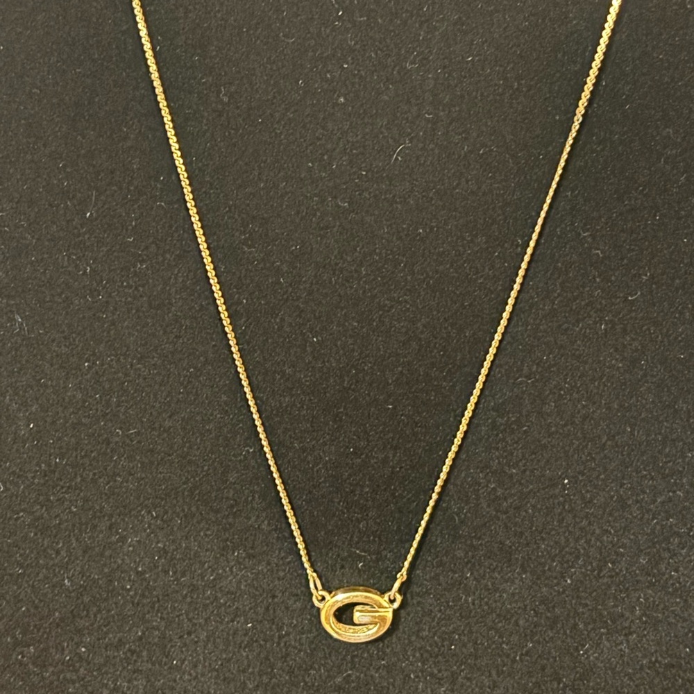 EUC Givenchy vintage oval G logo Gold plated necklace